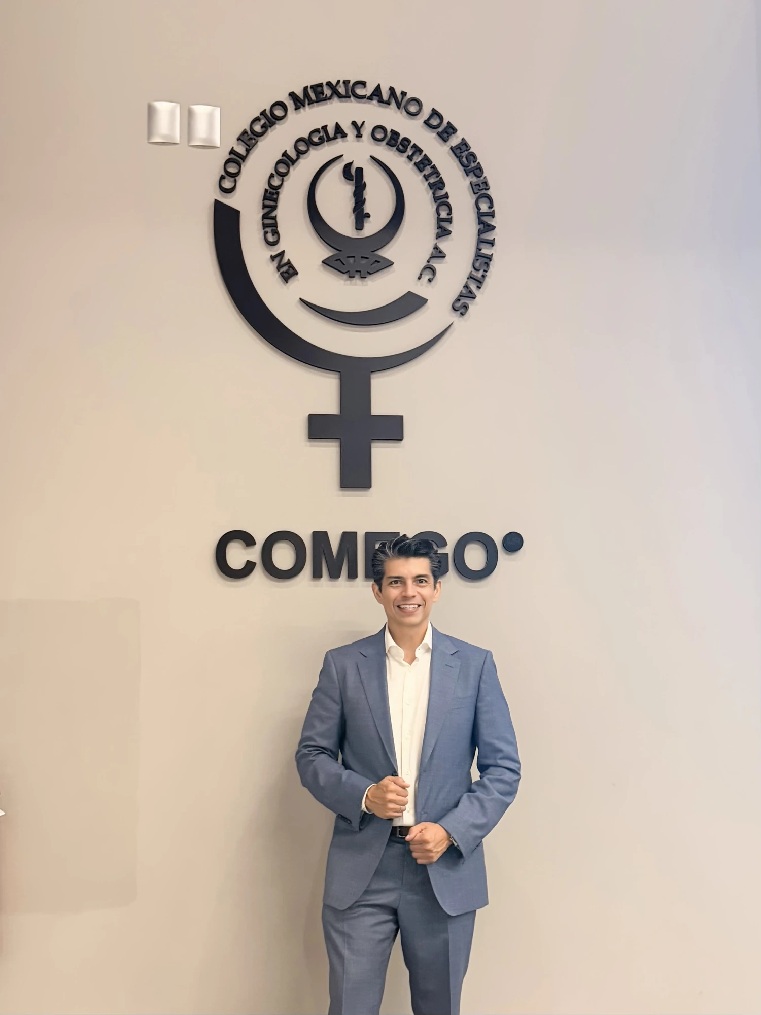 Dr. Ricardo Lúa en un espacio de congreso médico